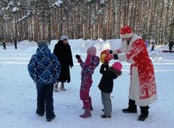 Зимние забавы в городском парке